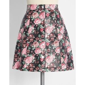 NWT ModCloth Rock n Rose Floral Roses Flowers Print Vegan Leather Mini Skirt 6‌‍